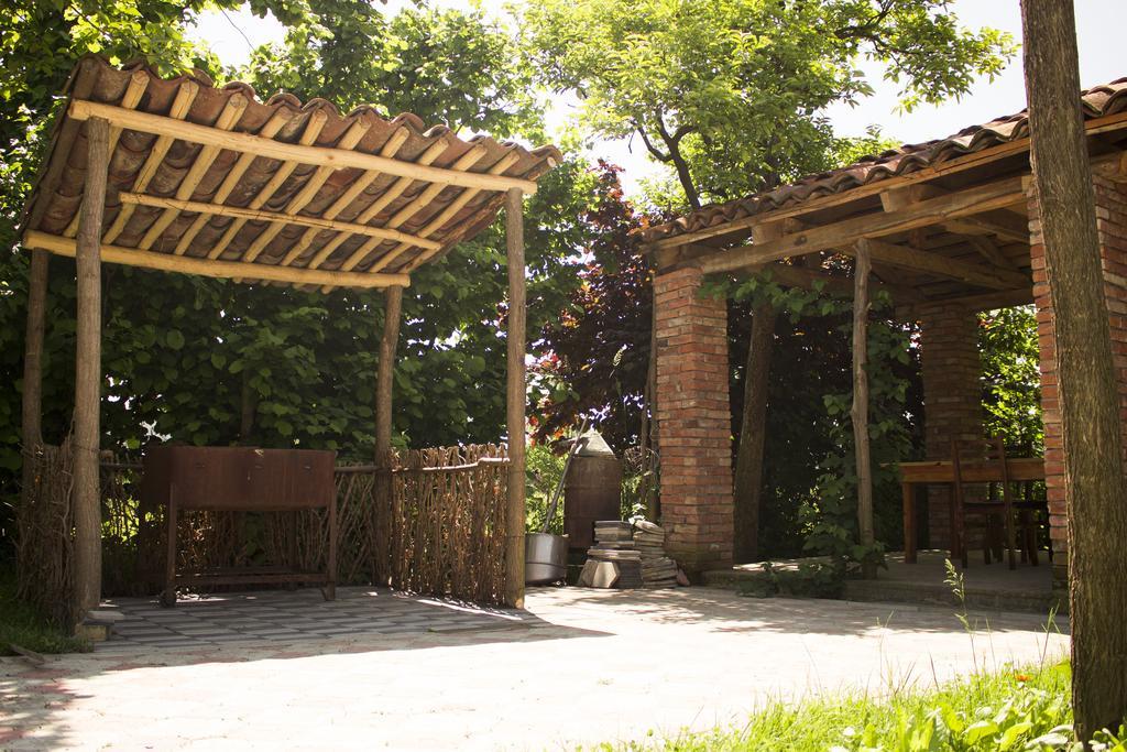 Nona Guest House Shilda Ngoại thất bức ảnh