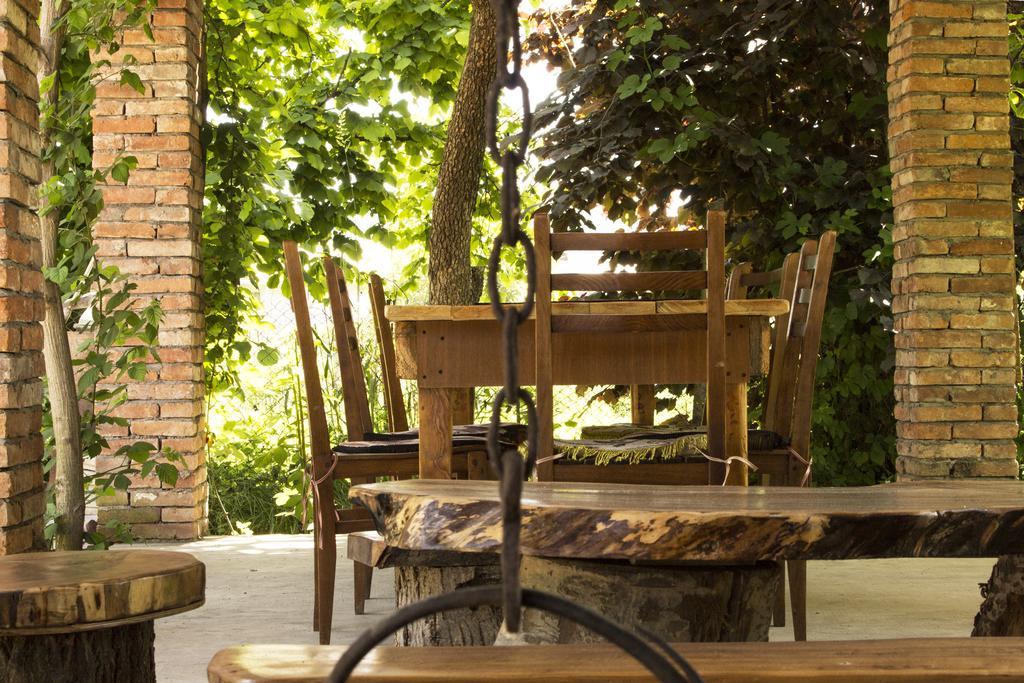 Nona Guest House Shilda Ngoại thất bức ảnh