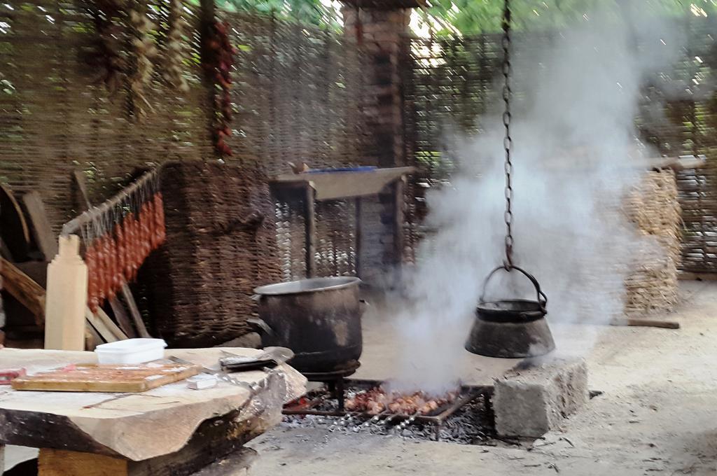 Nona Guest House Shilda Ngoại thất bức ảnh