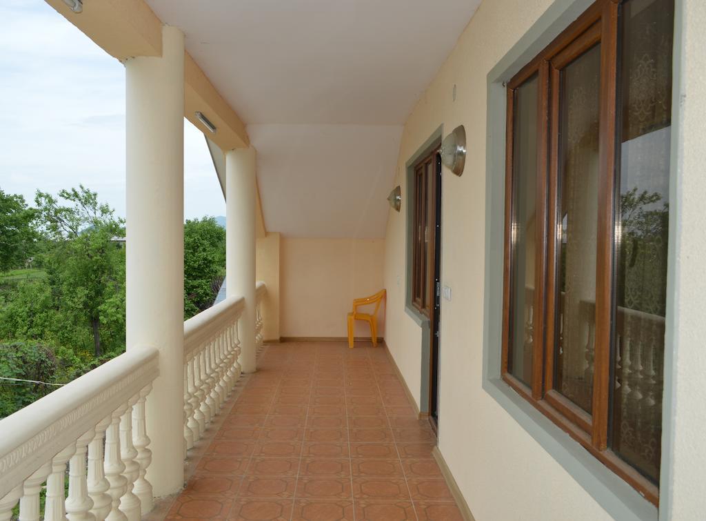 Nona Guest House Shilda Ngoại thất bức ảnh