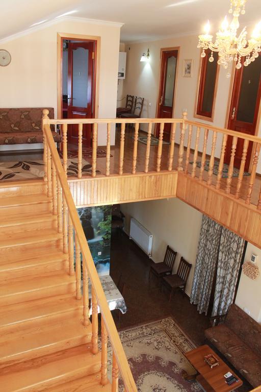 Nona Guest House Shilda Ngoại thất bức ảnh