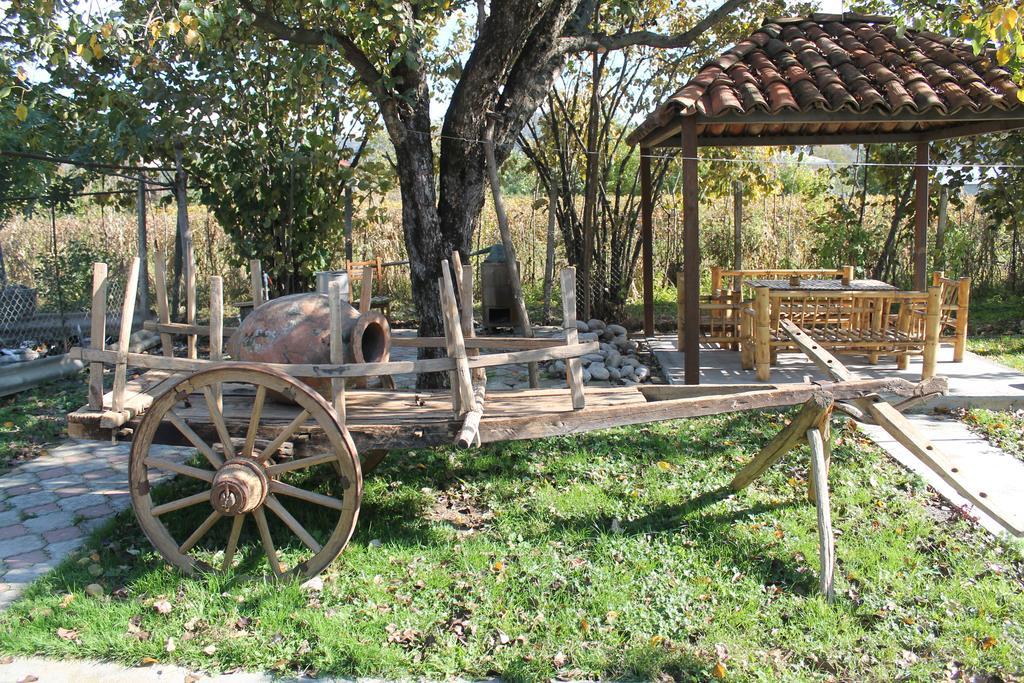Nona Guest House Shilda Ngoại thất bức ảnh