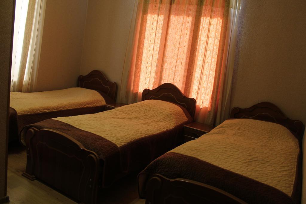 Nona Guest House Shilda Ngoại thất bức ảnh
